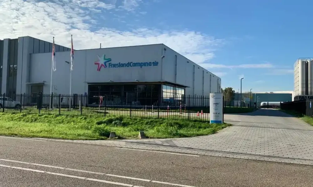 FrieslandCampina αποκτά τον έλεγχο της Ultrajaya Milk στην Ινδονησία