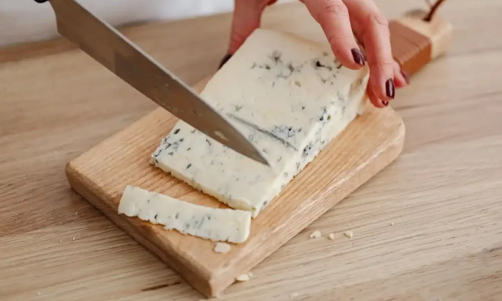 Gorgonzola: Η ιστορία, η γεύση και τα μυστικά του διάσημου ιταλικού τυριού