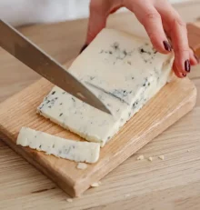 Gorgonzola: Η ιστορία, η γεύση και τα μυστικά του διάσημου ιταλικού τυριού