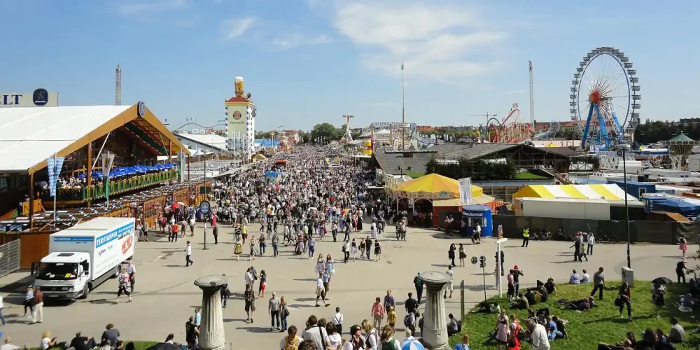 Oktoberfest 2026: οι κανόνες που πρέπει να γνωρίζουν οι επισκέπτες