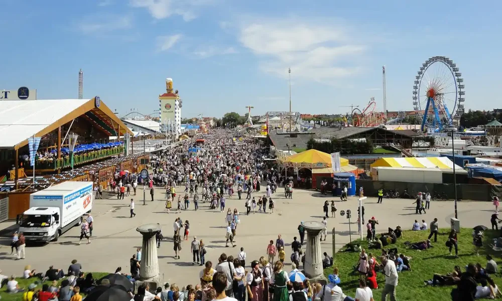 Oktoberfest 2026: οι κανόνες που πρέπει να γνωρίζουν οι επισκέπτες