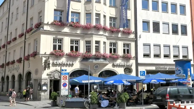 Weisses Bräuhaus im Tal: εκεί όπου το Μόναχο σερβίρει την ιστορία του
