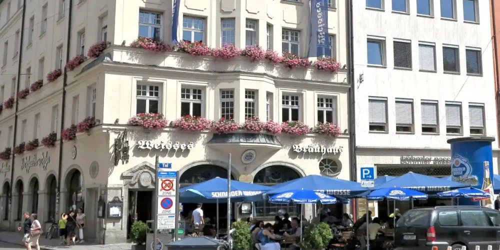 Weisses Bräuhaus im Tal: εκεί όπου το Μόναχο σερβίρει την ιστορία του