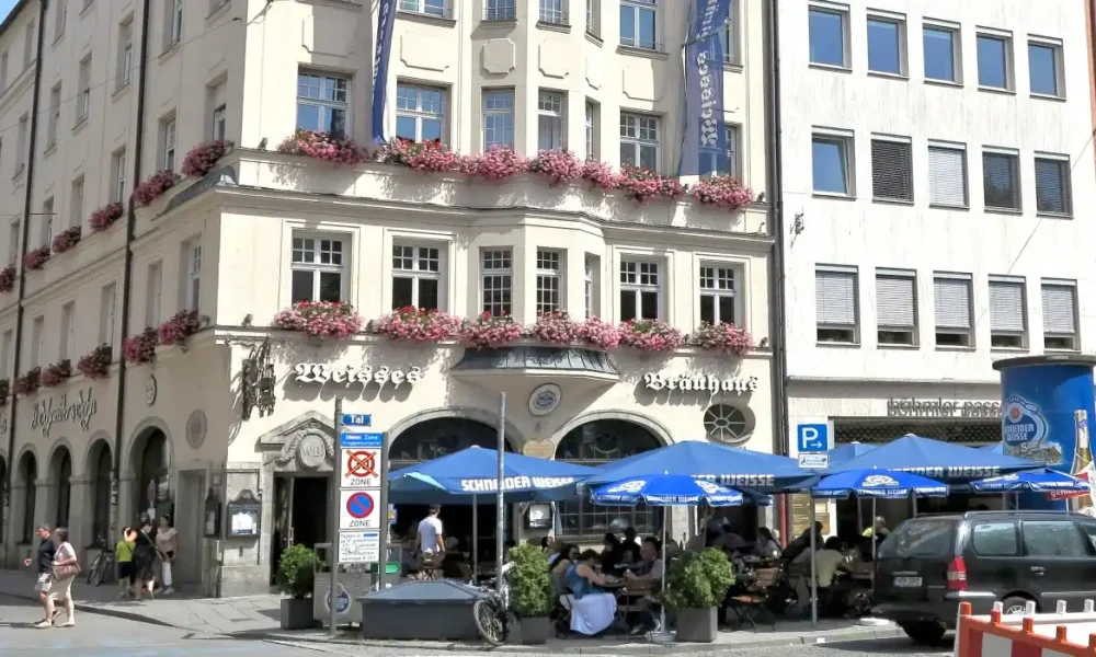 Weisses Bräuhaus im Tal: εκεί όπου το Μόναχο σερβίρει την ιστορία του