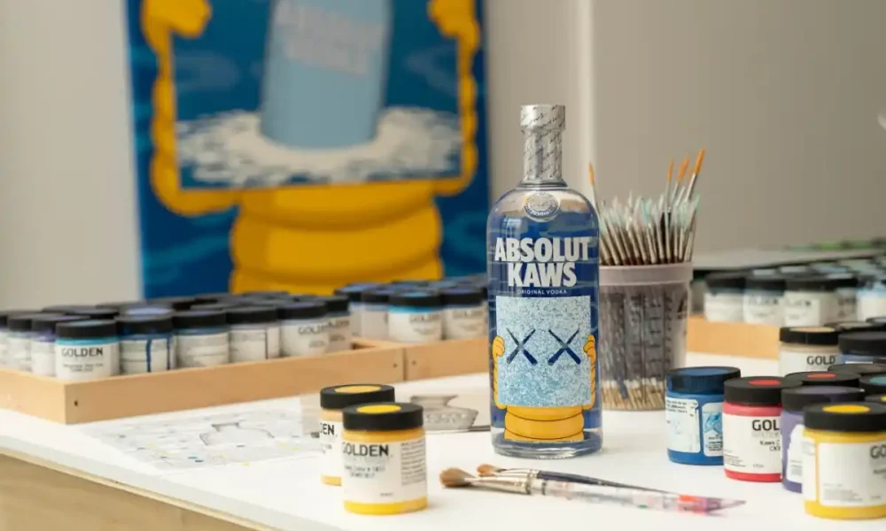 Absolut Vodka και KAWS σε μια συλλεκτική φιάλη περιορισμένης έκδοσης