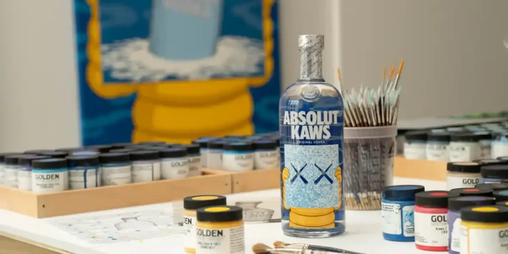 Absolut Vodka και KAWS σε μια συλλεκτική φιάλη περιορισμένης έκδοσης