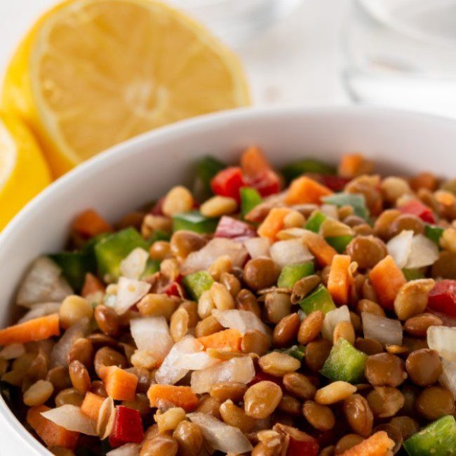 Γαλλική σαλάτα με φακές και φρέσκα μυρωδικά