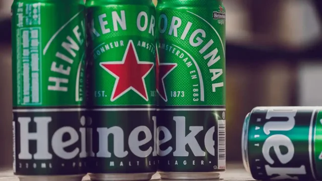 Heineken: τα φάρμακα αδυνατίσματος απειλούν τις πωλήσεις μπίρας