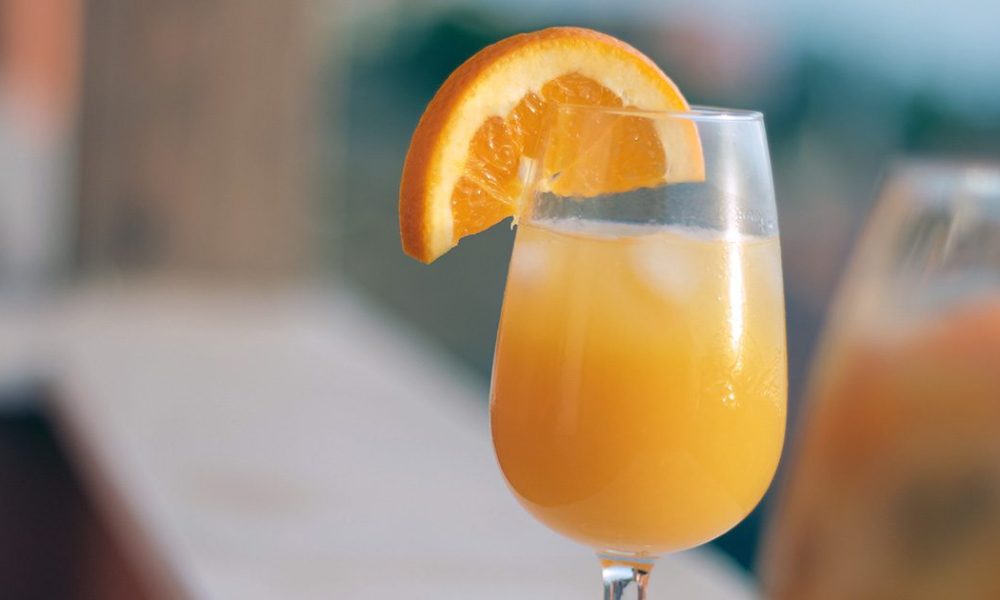 Mimosa Cocktail, η πιο αφρώδης και δροσερή επιλογή για brunch!