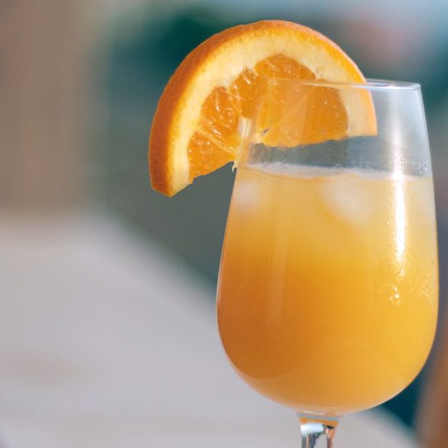 Mimosa Cocktail, η πιο αφρώδης και δροσερή επιλογή για brunch!