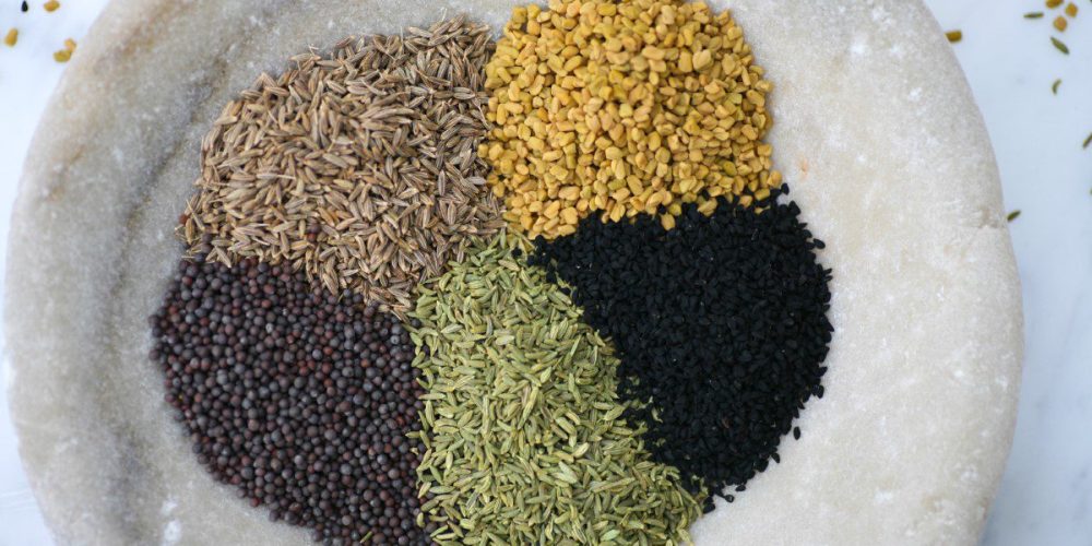 Panch Phoron: το μείγμα μπαχαρικών που δίνει ταυτότητα στη βεγγαλική κουζίνα