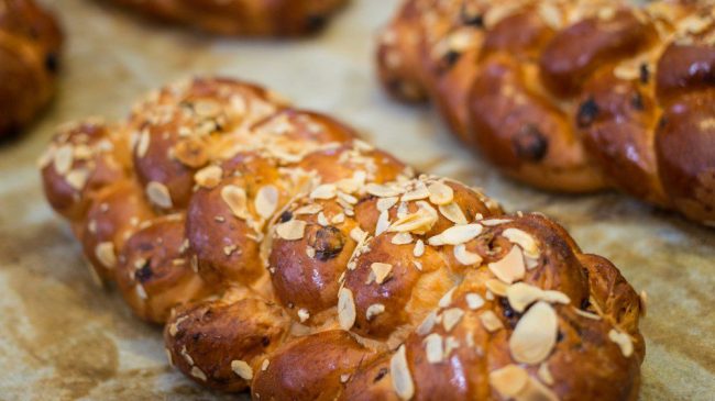 Πασχαλινό τσουρέκι