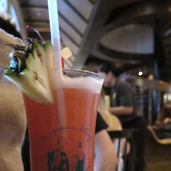 Singapore Sling ένα κλασικό κοκτέιλ με βάση το τζιν