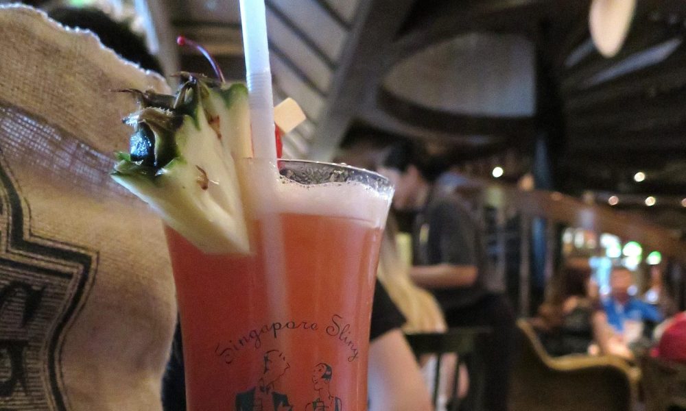 Singapore Sling ένα κλασικό κοκτέιλ με βάση το τζιν