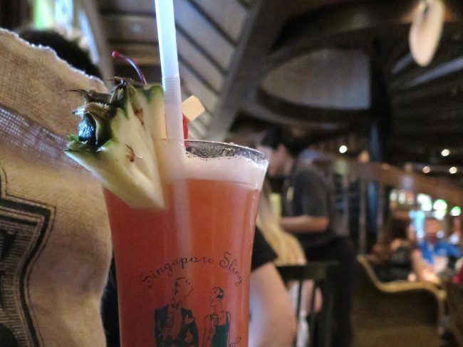 Singapore Sling ένα κλασικό κοκτέιλ με βάση το τζιν