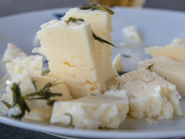 Στους 1.304 τόνους η ελεγχόμενη διακίνηση τυριών από τη Λέσβο