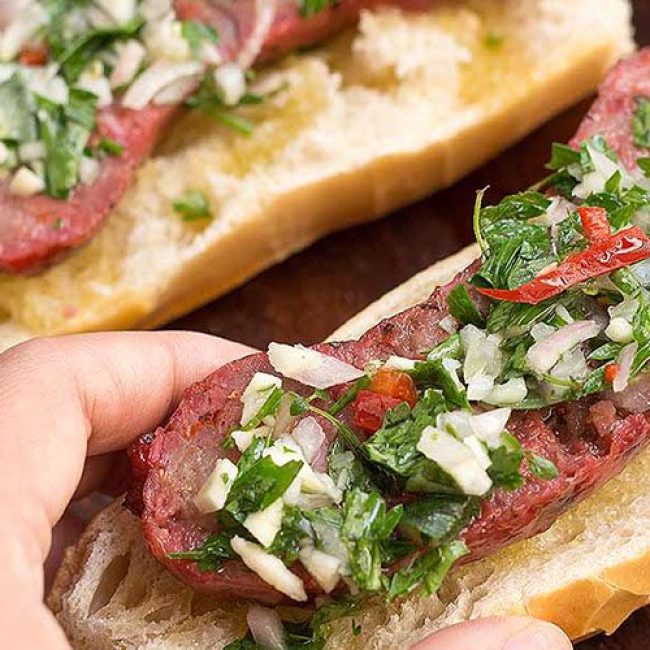Αργεντίνικο σάντουιτς Choripan με Chimichurri