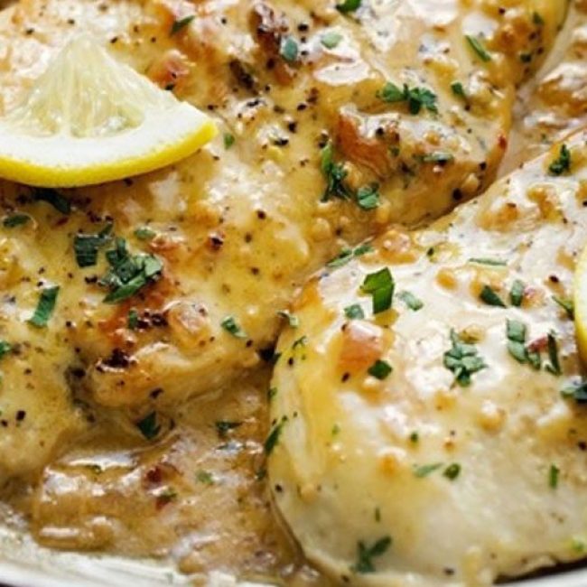 Κοτόπουλο με κρέμα λεμονιού και σάλτσα σκόρδου