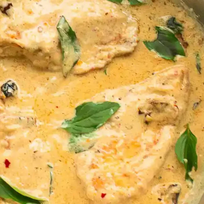 Κοτόπουλο με σάλτσα λιαστής ντομάτας