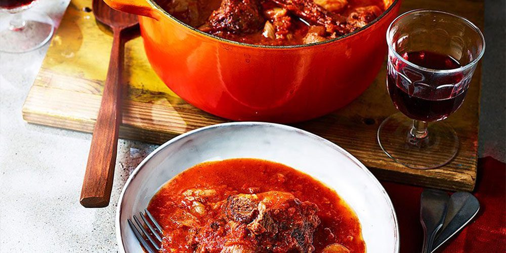 Μοσχάρι στη γάστρα με μαυροδάφνη