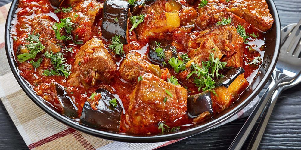 Μοσχαράκι κοκκινιστό με μελιτζάνες