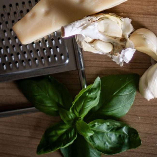 Σπιτικό πέστο βασιλικού