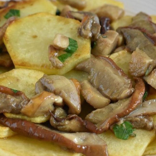 Τηγανητές πατάτες με μανιτάρια