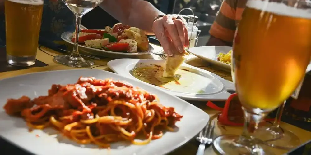 Το φαγητό των εστιατορίων ίσως να είναι λιγότερο υγιεινό από τα φαστ φουντ!