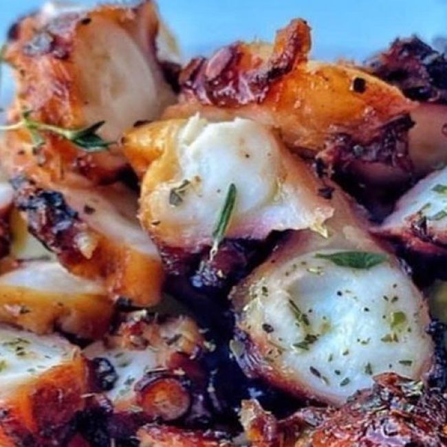 Χταπόδι με θυμάρι και ελαιόλαδο