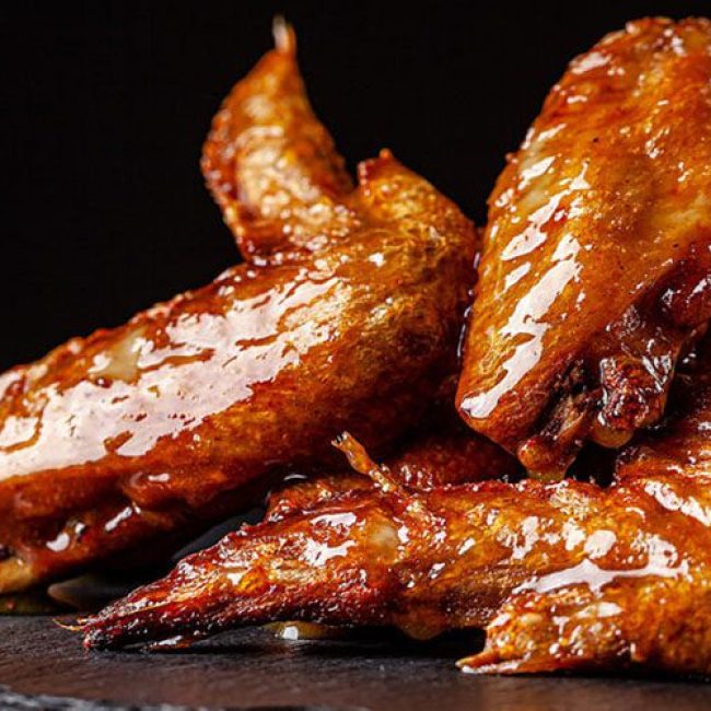 Ψητές γλασαρισμένες φτερούγες με μέλι και σόγια