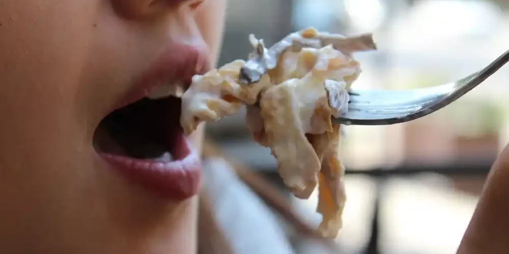 Γιατί πρέπει να επιβραδύνεις το ρυθμό που τρως, που επηρεάζει την υγεία σου!