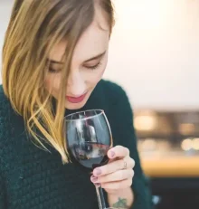5 βήματα για να δοκιμάσετε κρασί σαν επαγγελματίας