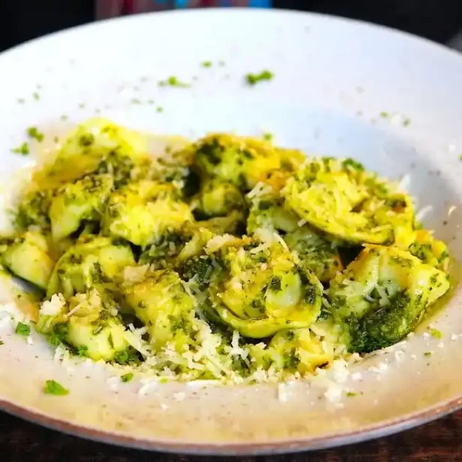 Τορτελίνια με πέστο από φιστίκια Αιγίνης