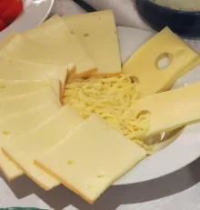 Ποια είναι τα καλύτερα τυριά για σπιτική πίτσα